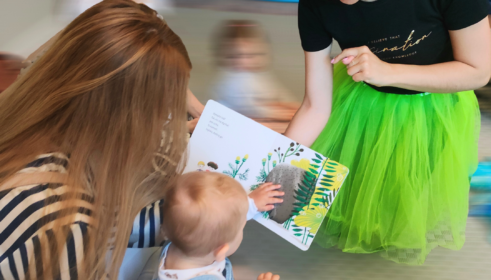 ZMYSŁOBAJKA – sensoryczne zajęcia z bajką (9:45 – od 12 mies.)